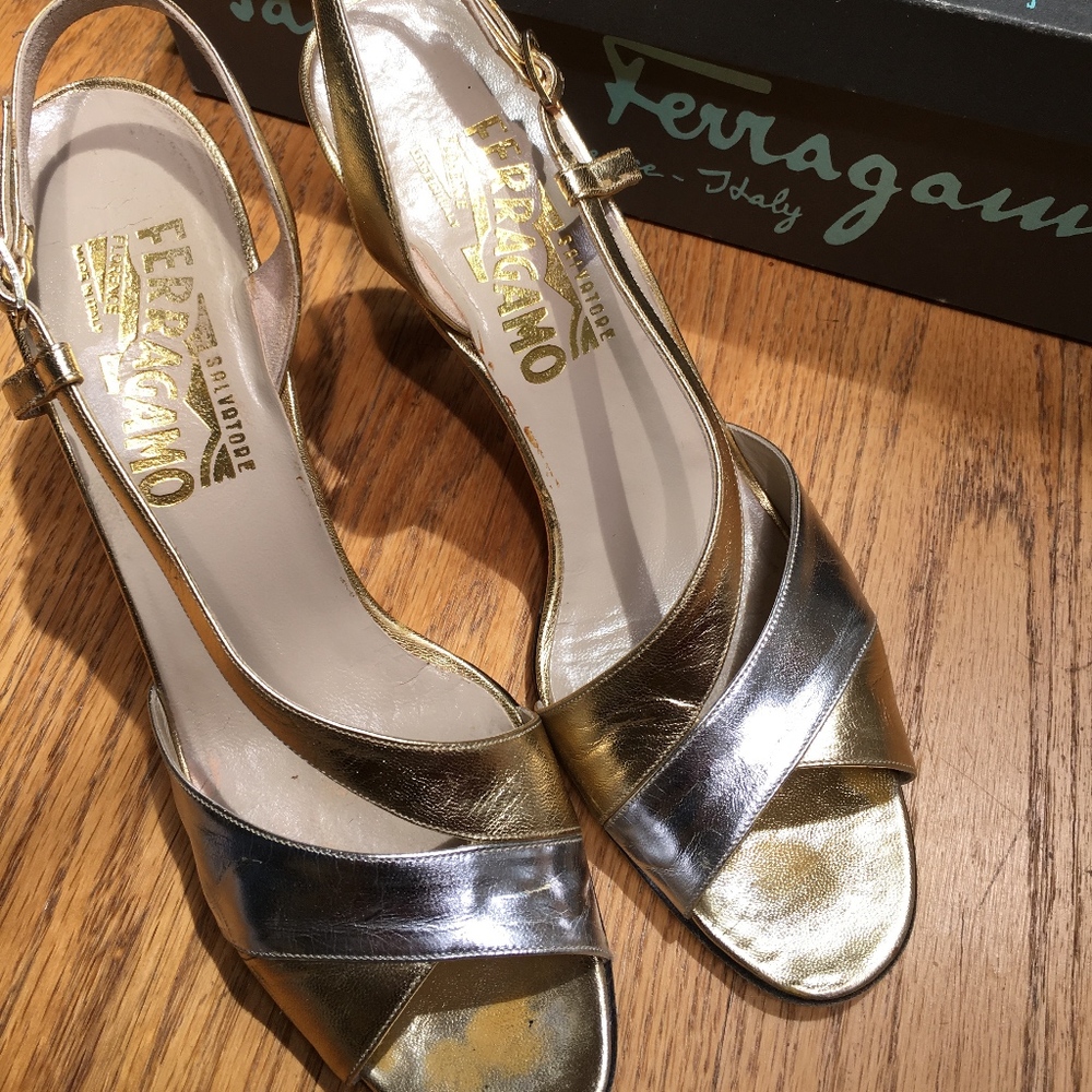 Vintage Ferragamo Classic Sandals 7 AA